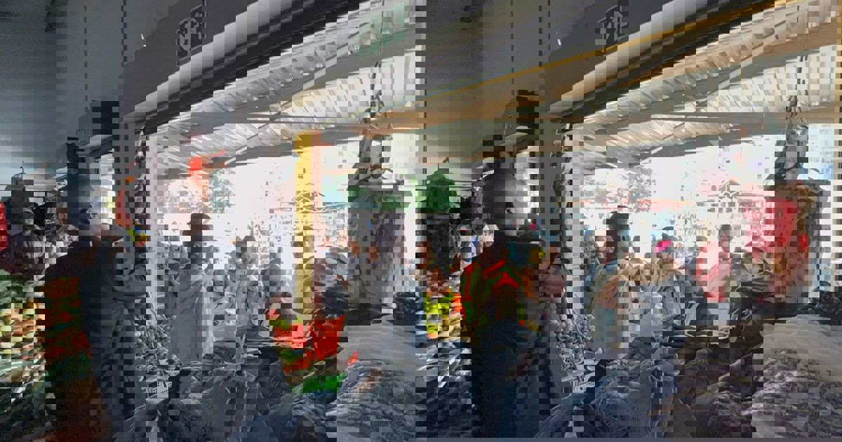 CoJ cracks down on an unauthorised informal trader in Joburg CBD