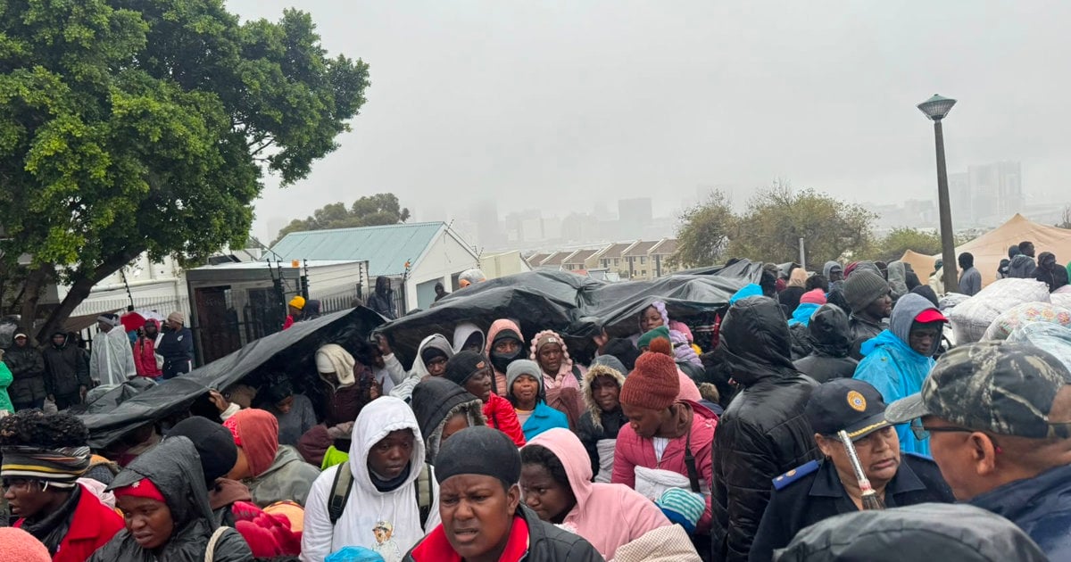 Thousands of Zimbabwean nationals wait to be repatriated from Home Affairs ...