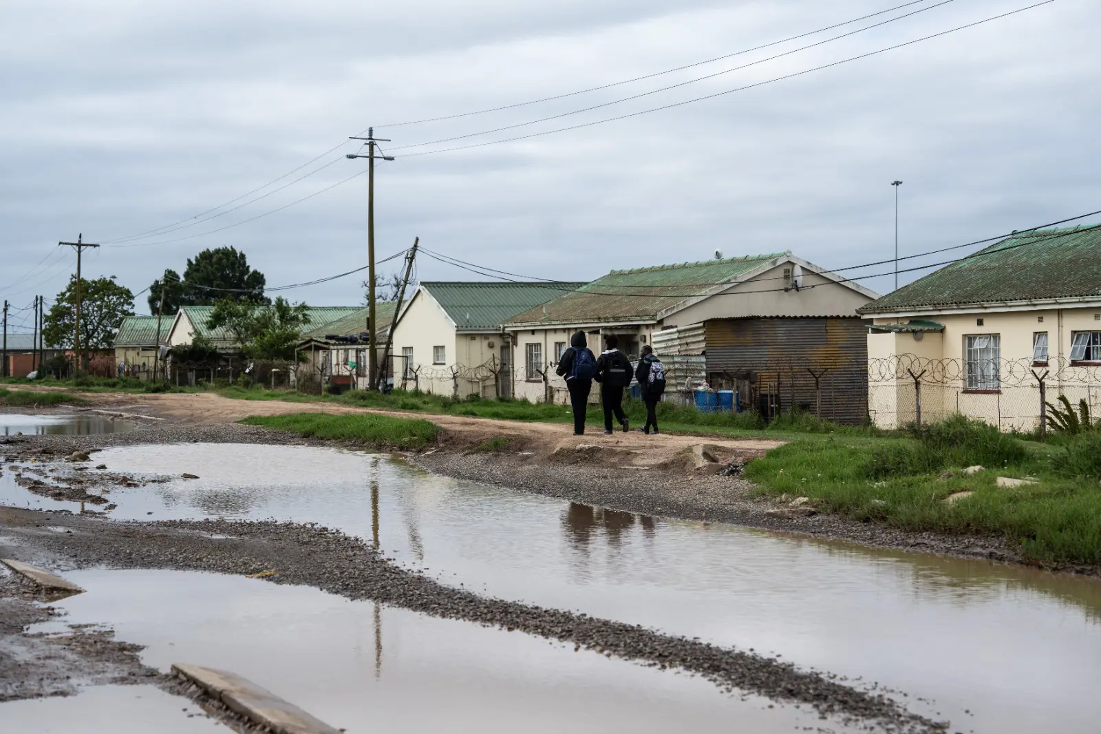 Pedestrians and vehicles are forced to share walkways in Makana municipality, Eastern Cape due to the damage caused by potholes. Picture: Kayleen Morgan/Eyewitness News Pedestrians and vehicles are forced to share walkways in Makana municipality, Eastern Cape due to the damage caused by potholes. Picture: Kayleen Morgan/Eyewitness News