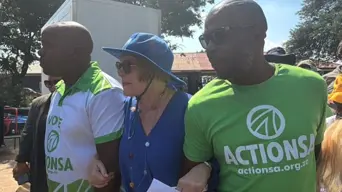 Zille welcomes former ActionSA member Mandla Nyaqela to DA Zille welcomes former ActionSA member Mandla Nyaqela to DA