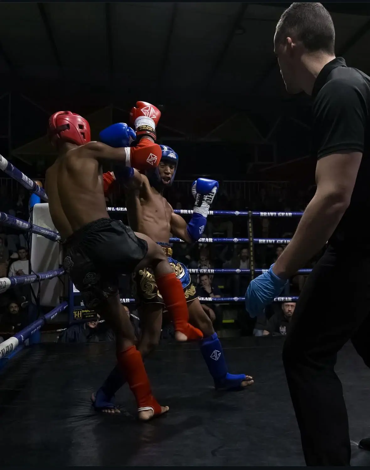 South African kickboxer Thando "Biggie" Mahlangu (blue gloves) during a fight. Picture: Supplied. South African kickboxer Thando "Biggie" Mahlangu (blue gloves) during a fight. Picture: Supplied.