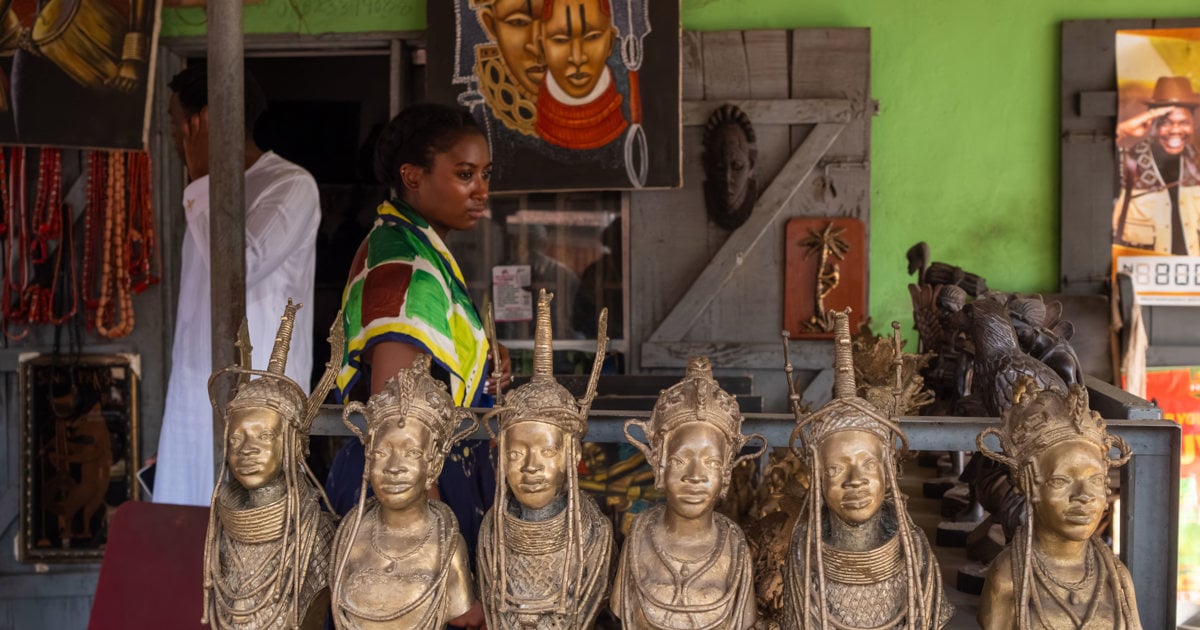 Nigeria's bronze artists cling to centuries-old techniques