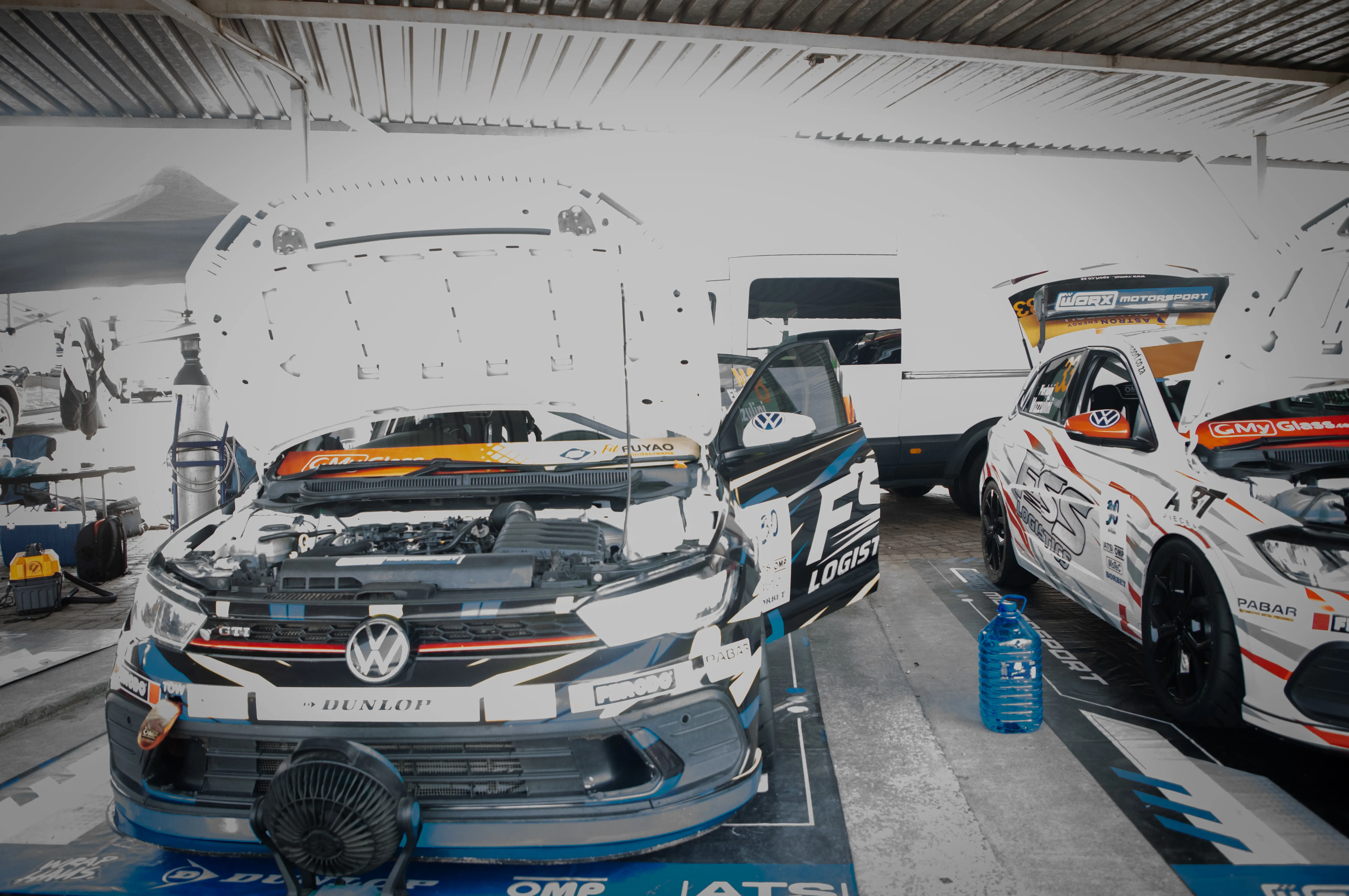 Fans could see under the hood of cars at the Zwartkops Raceway Extreme Festival finale.  Picture: Palesa Manaleng/Eyewitness News