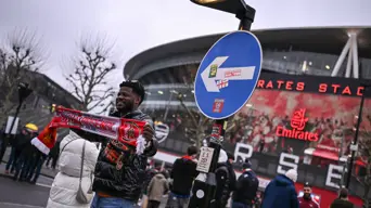 Arsenal title bid dented by dramatic Man Utd defeat Arsenal title bid dented by dramatic Man Utd defeat