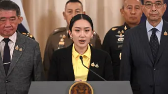 Thai PM to meet army commander to defuse political crisis Thai PM to meet army commander to defuse political crisis